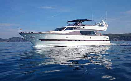 charter a sailing or motor luxury yacht csimbi thumbnail
